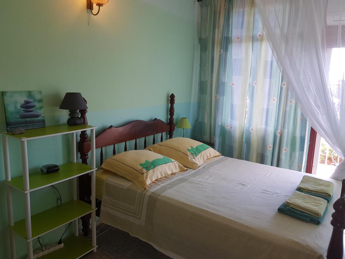 La Maison Aux Orchidees Petit-Bourg Luaran gambar