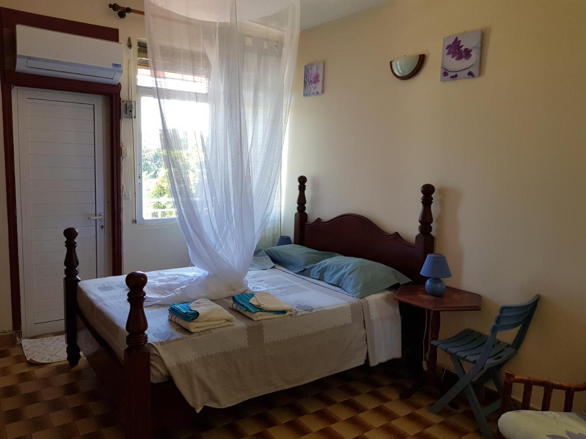 La Maison Aux Orchidees Petit-Bourg Luaran gambar