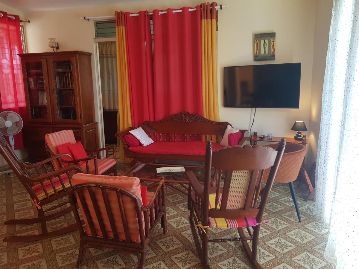 La Maison Aux Orchidees Petit-Bourg Luaran gambar